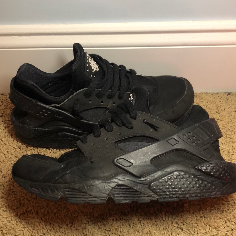 Nike Huarache. All Black